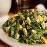 Deilige oppskrifter på grønnsakssalater med fersk spinat Salat med fersk spinat og egg