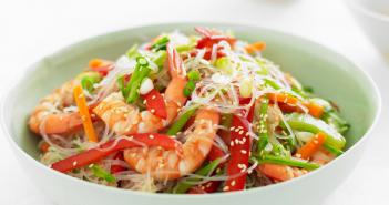 Hjemmelaget salat kinesisk mat funchoza
