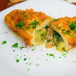 Dietary chicken breast baked in the oven under a vegetable coat: an unforgettable taste